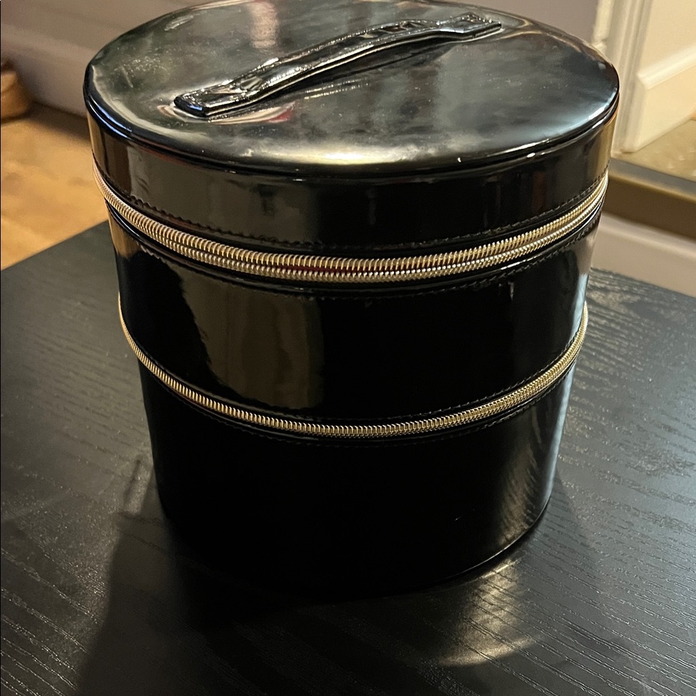 Black Round Zippered Case